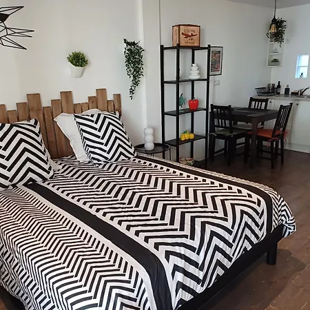 Maisonnette Avec Pergola Toulon